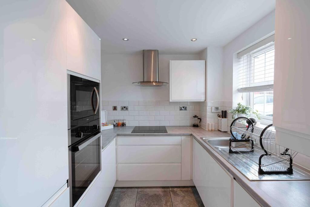 Stunning Abode 5 Min From Nec & Bhx, Pets Allowed Apartment