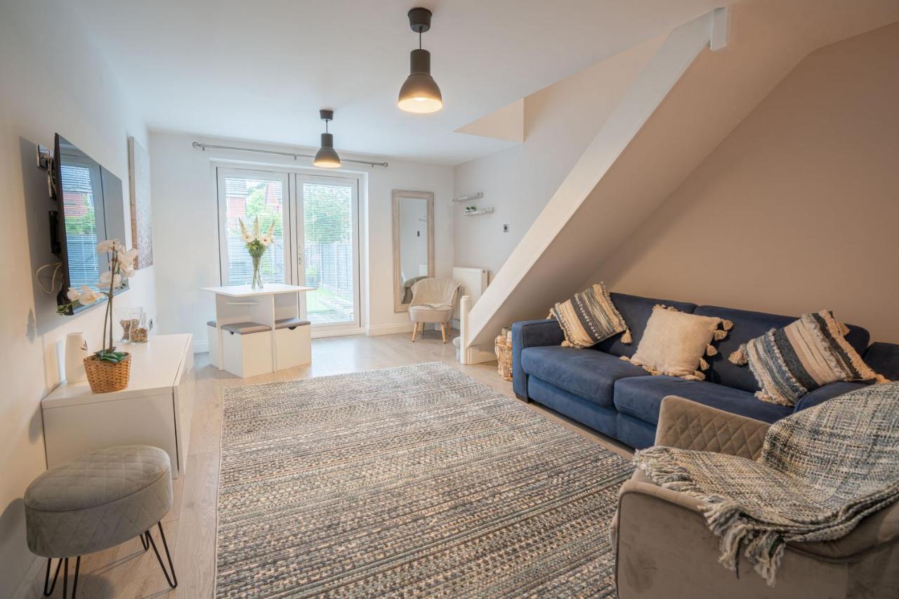 Stunning Abode 5 Min From Nec & Bhx, Pets Allowed *