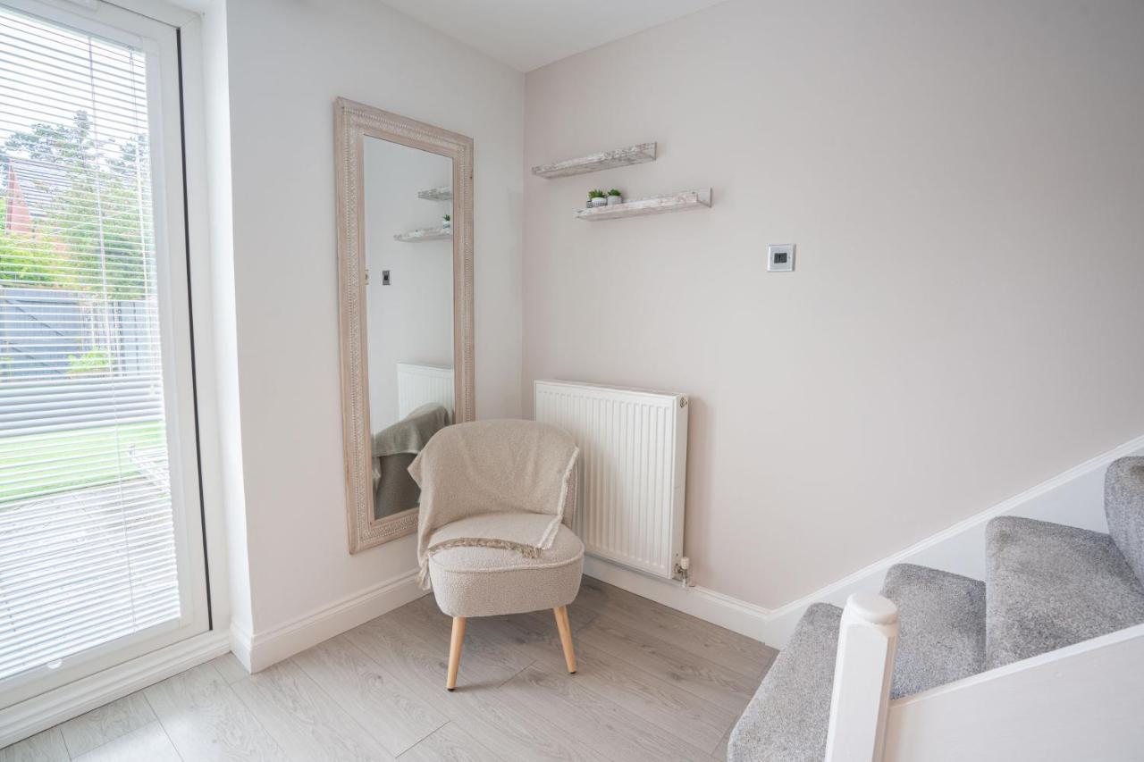 Stunning Abode 5 Min From Nec & Bhx, Pets Allowed Apartment