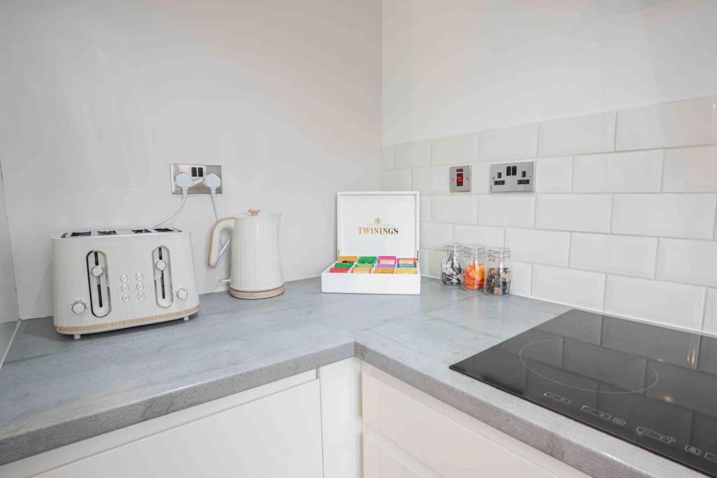Stunning Abode 5 Min From Nec & Bhx, Pets Allowed Apartment